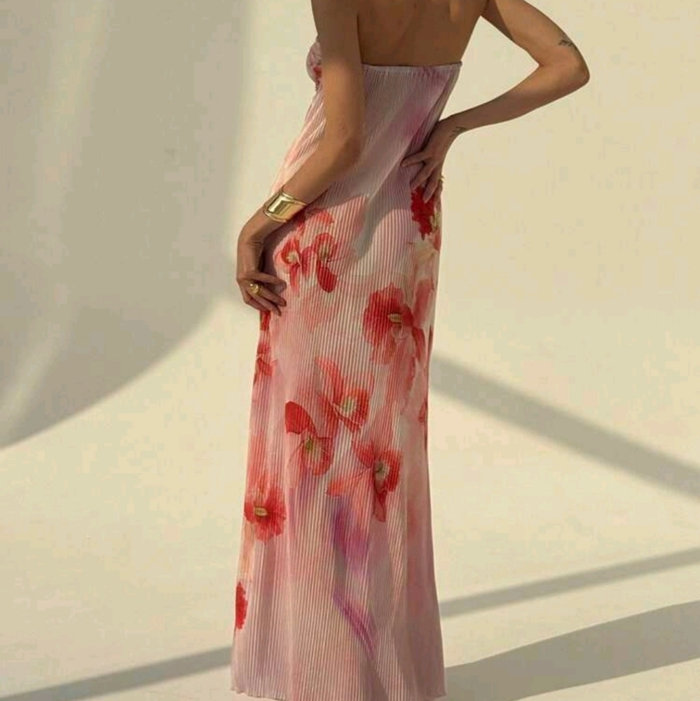 Romantic Date Night Strapless Twist Ruched Floral Print Bodycon Dress - Picture 2 of 7